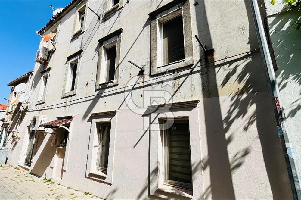 Foça Fevzipaşa Mahallesi Çarşı İçinde Kiralık 2+1 Daire