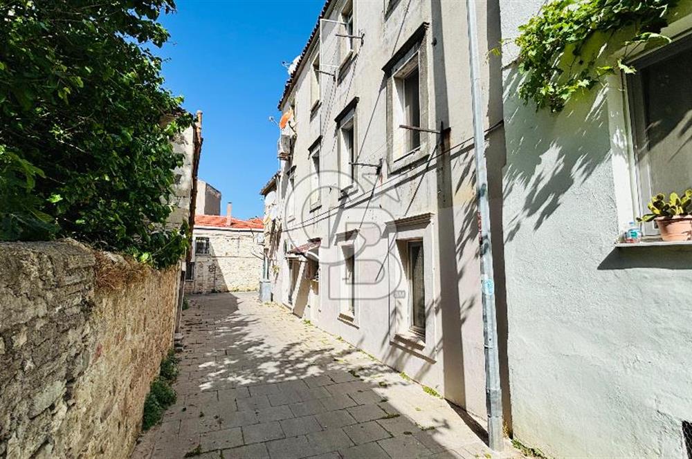 Foça Fevzipaşa Mahallesi Çarşı İçinde Kiralık 2+1 Daire