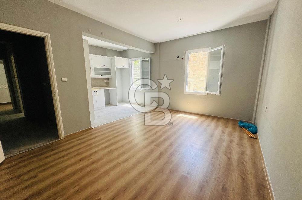 Foça Fevzipaşa Mahallesi Çarşı İçinde Kiralık 2+1 Daire