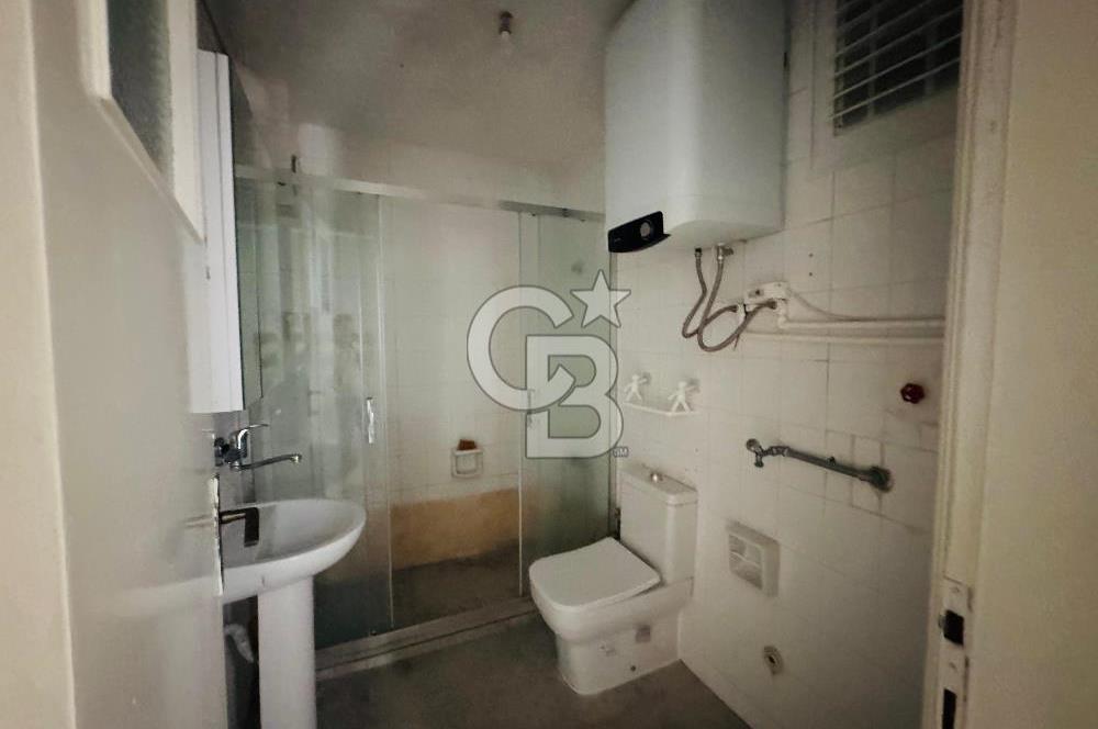 Foça Fevzipaşa Mahallesi Çarşı İçinde Kiralık 2+1 Daire