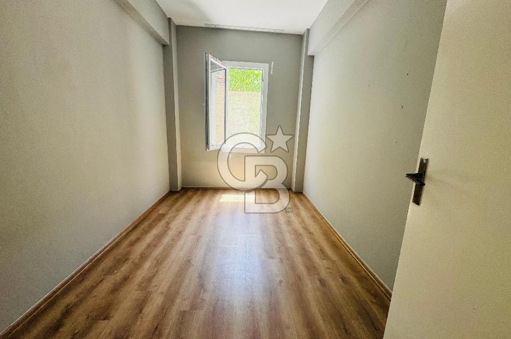 Foça Fevzipaşa Mahallesi Çarşı İçinde Kiralık 2+1 Daire