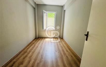 Foça Fevzipaşa Mahallesi Çarşı İçinde Kiralık 2+1 Daire