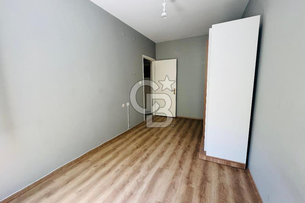 Foça Fevzipaşa Mahallesi Çarşı İçinde Kiralık 2+1 Daire
