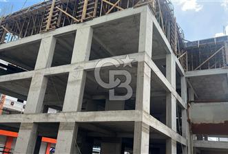 İzmir Karşıyaka Cadde Üzerinde Arakat 2+1 Satılık Daire