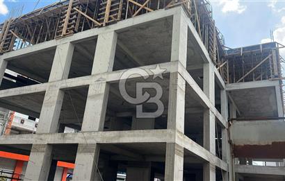 İzmir Karşıyaka Cadde Üzerinde Arakat 2+1 Satılık Daire