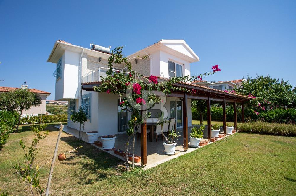 Çeşme Ayasandra Su Sitesinde 3+1 Müstakil Satılık Villa