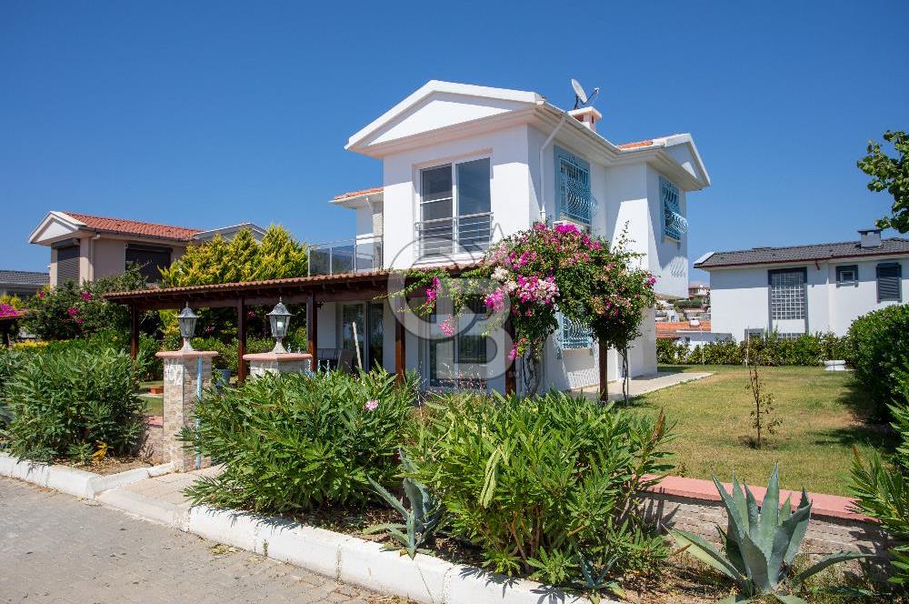 Çeşme Ayasandra Su Sitesinde 3+1 Müstakil Satılık Villa