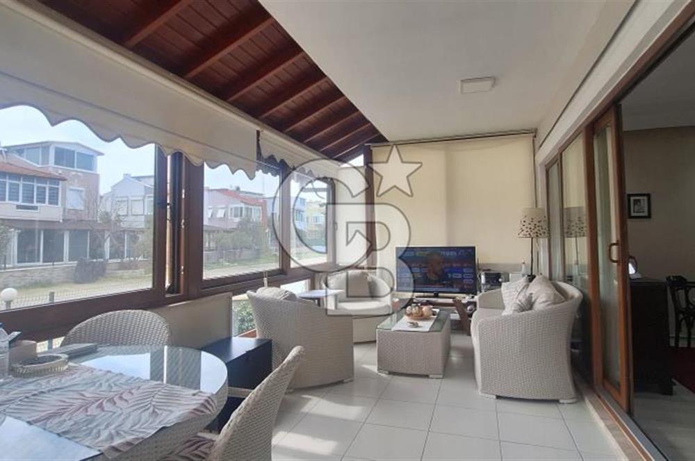 ARMUTÇUKTA 5+2 SATILIK TRİPLEKS VİLLA