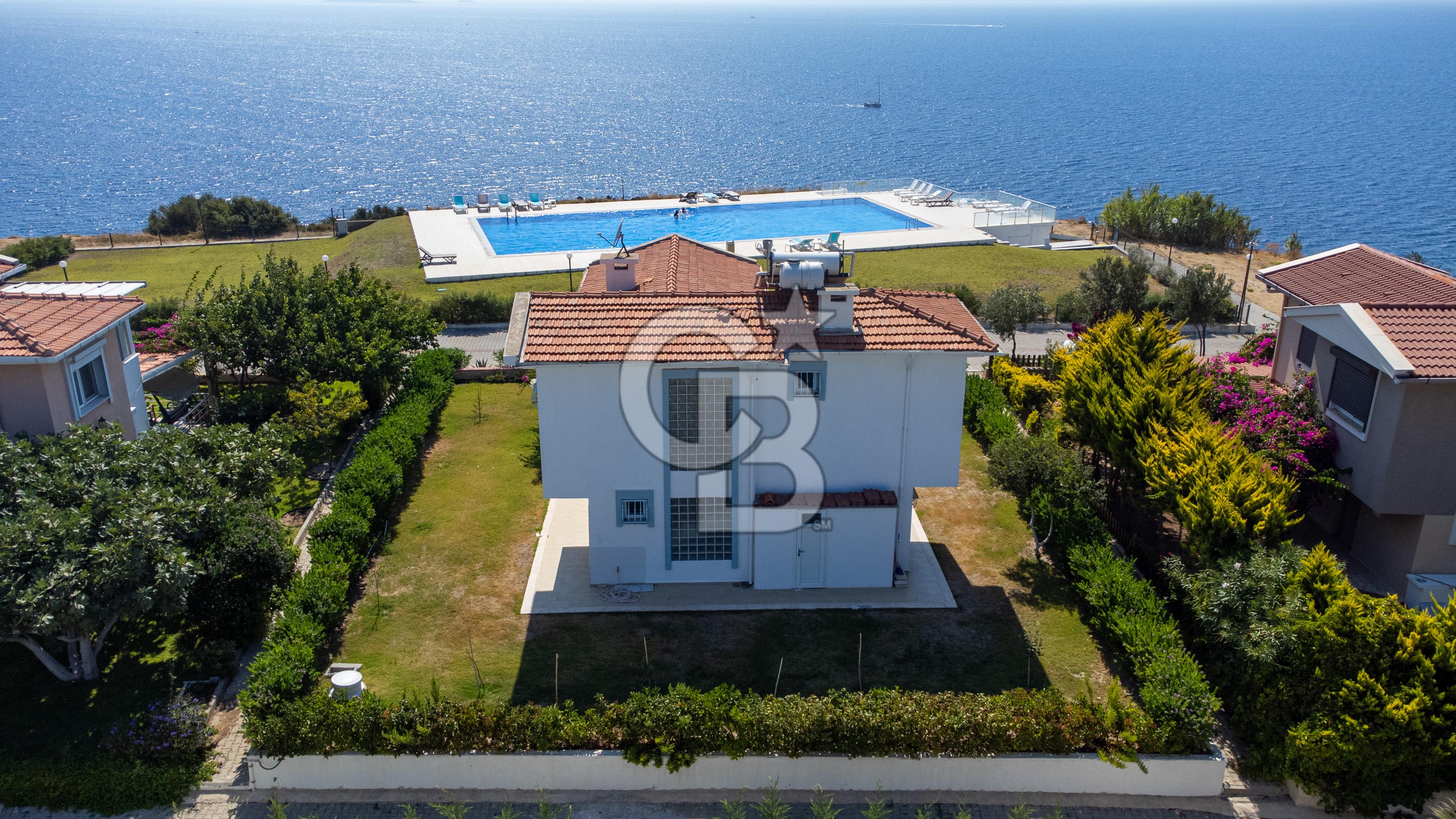 Çeşme Ayasandra Su Sitesinde 3+1 Müstakil Satılık Villa