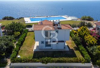 Çeşme Ayasandra Su Sitesinde 3+1 Müstakil Satılık Villa
