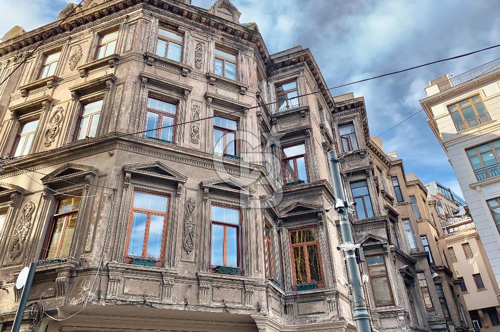 TÜNEL MEYDANI TARİHİ TÜNEL GEÇİDİ İŞ HANINDA 14 m2 OFİS