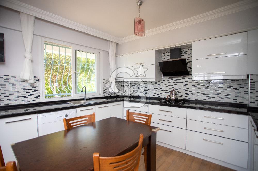 Çeşme Ayasandra'da Panaromik Deniz Manzaralı 3+1 Kiralık Villa