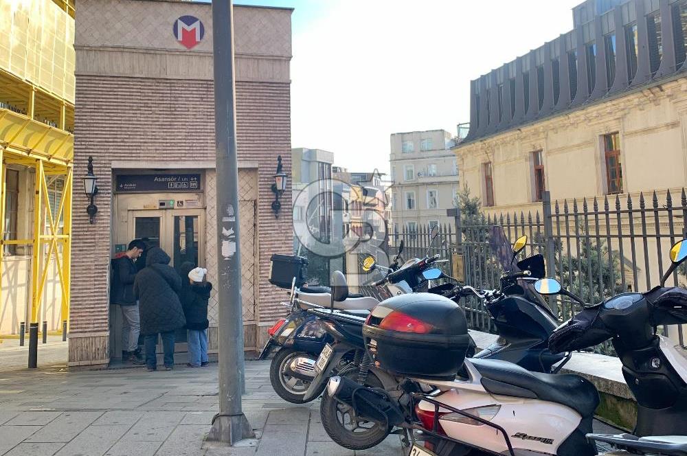 TÜNEL MEYDANI TARİHİ TÜNEL GEÇİDİ İŞ HANINDA 14 m2 OFİS
