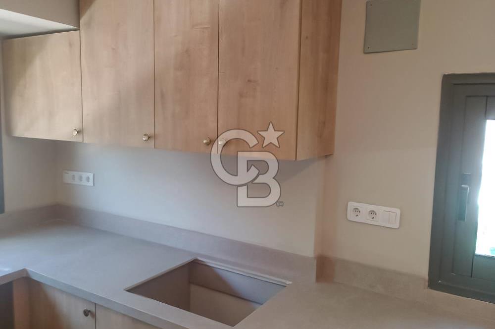 Urla Kalabak’ta Deniz Manzaralı, Bahçeli, 0 Tadilatlı 4+1 Villa