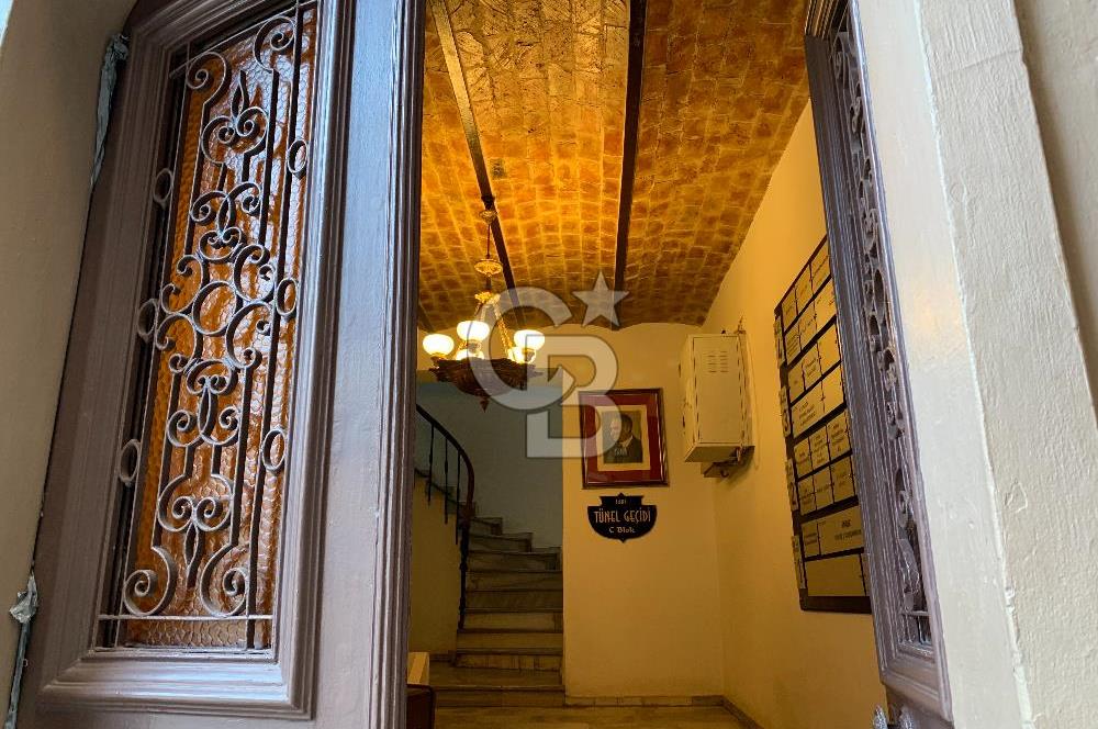 TÜNEL MEYDANI TARİHİ TÜNEL GEÇİDİ İŞ HANINDA 14 m2 OFİS