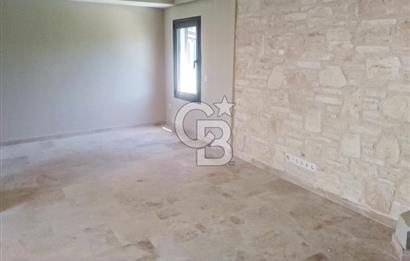 Urla Kalabak’ta Deniz Manzaralı, Bahçeli, 0 Tadilatlı 4+1 Villa