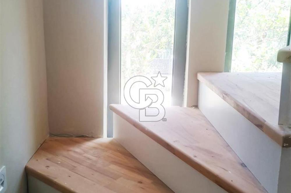 Urla Kalabak’ta Deniz Manzaralı, Bahçeli, 0 Tadilatlı 4+1 Villa