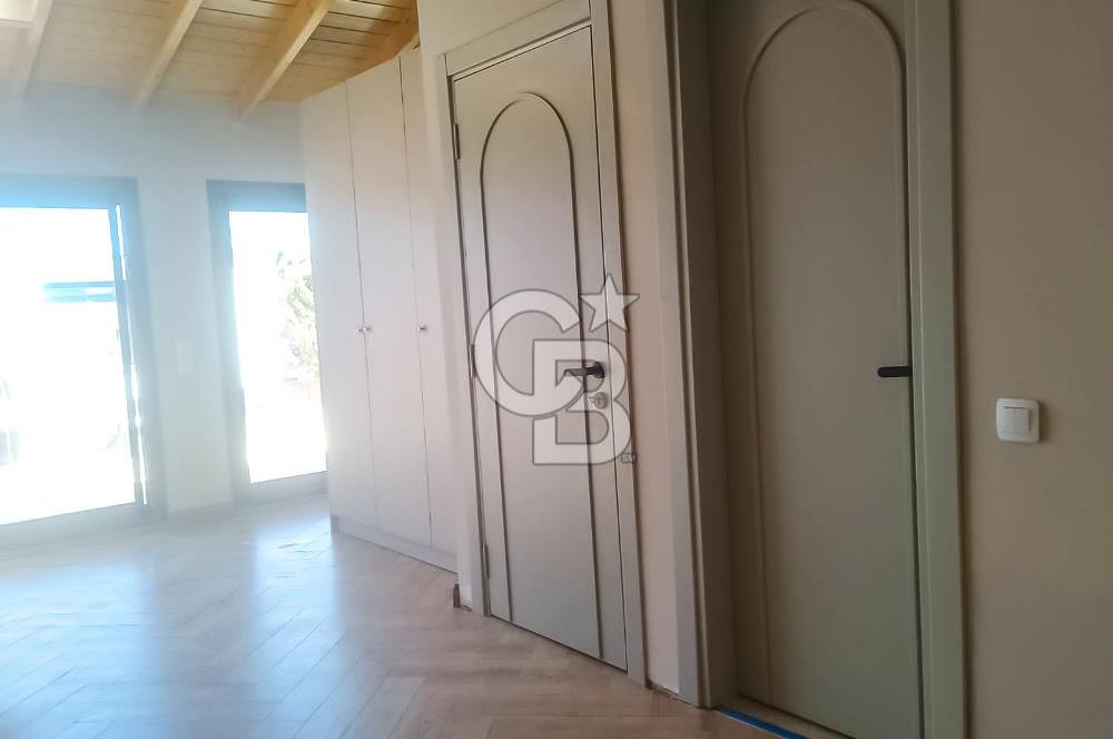 Urla Kalabak’ta Deniz Manzaralı, Bahçeli, 0 Tadilatlı 4+1 Villa