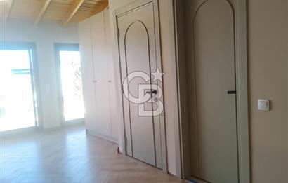Urla Kalabak’ta Deniz Manzaralı, Bahçeli, 0 Tadilatlı 4+1 Villa
