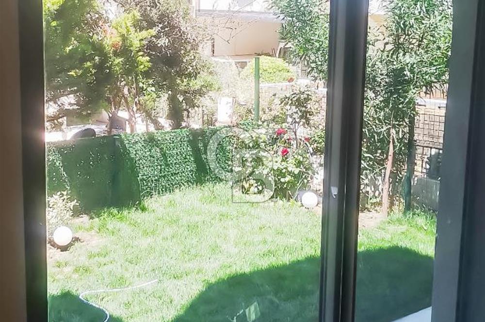 Urla Kalabak’ta Deniz Manzaralı, Bahçeli, 0 Tadilatlı 4+1 Villa