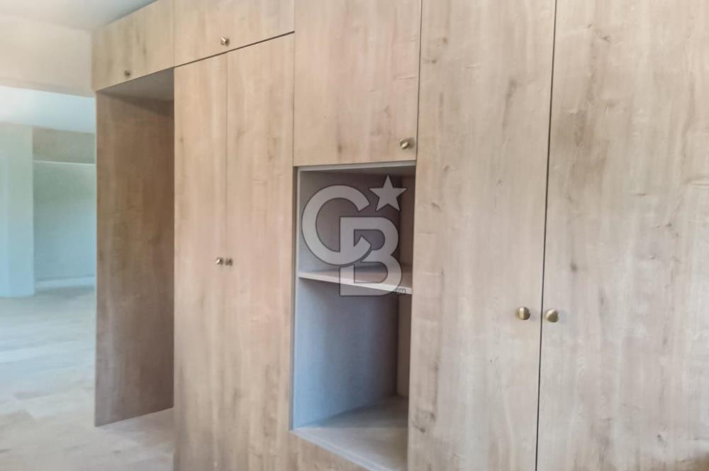 Urla Kalabak’ta Deniz Manzaralı, Bahçeli, 0 Tadilatlı 4+1 Villa