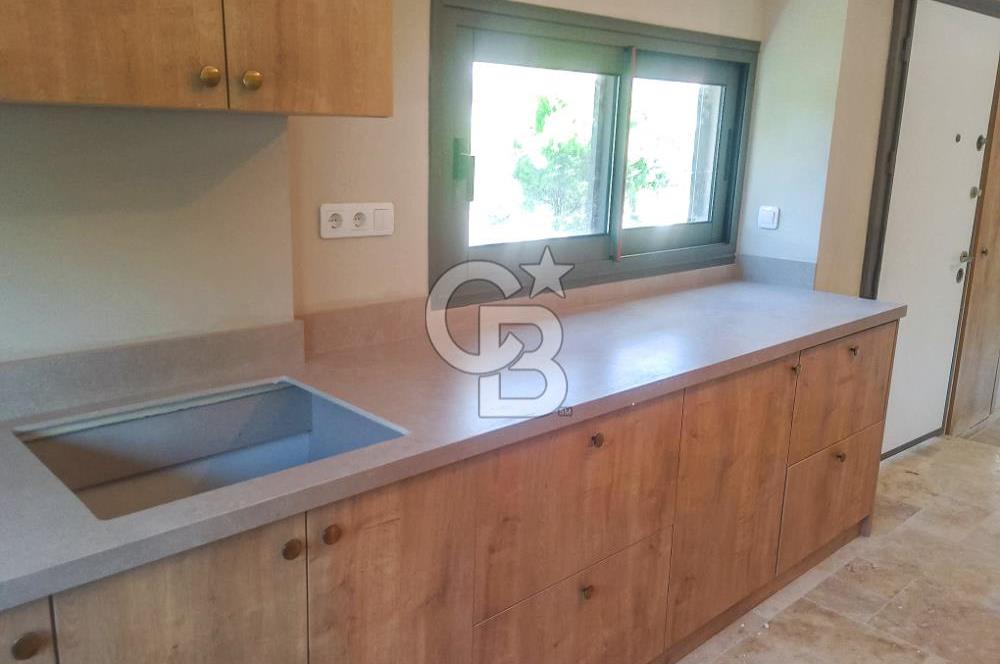 Urla Kalabak’ta Deniz Manzaralı, Bahçeli, 0 Tadilatlı 4+1 Villa