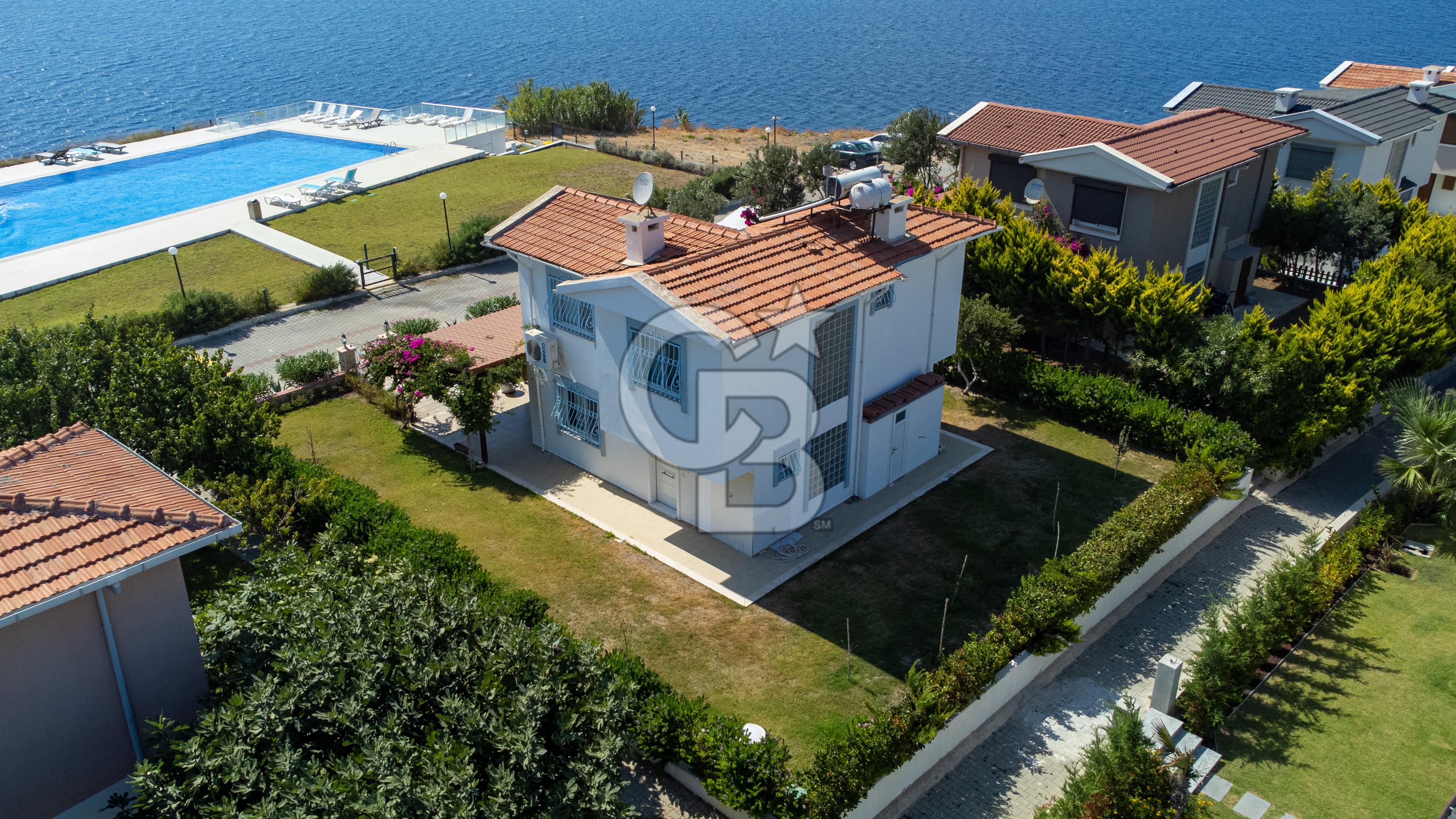 Çeşme Ayasandra'da Panaromik Deniz Manzaralı 3+1 Kiralık Villa