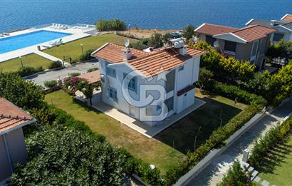 Çeşme Ayasandra'da Panaromik Deniz Manzaralı 3+1 Kiralık Villa