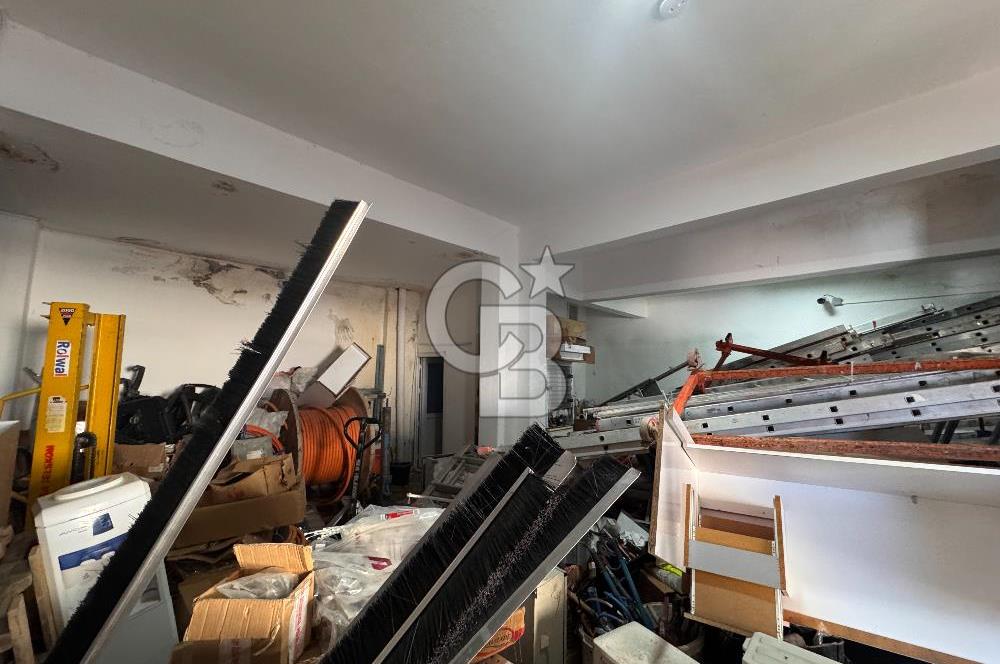 Ümraniye Çakmak Merkezi Konumda 190 m2 Yüksek Tavanlı Satılık Depo