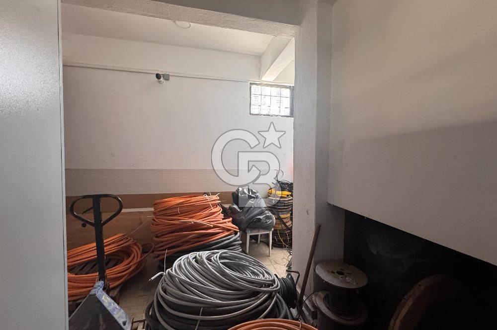 Ümraniye Çakmak Merkezi Konumda 190 m2 Yüksek Tavanlı Satılık Depo