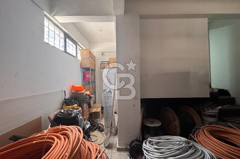 Ümraniye Çakmak Merkezi Konumda 190 m2 Yüksek Tavanlı Satılık Depo
