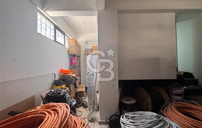 Ümraniye Çakmak Merkezi Konumda 190 m2 Yüksek Tavanlı Satılık Depo