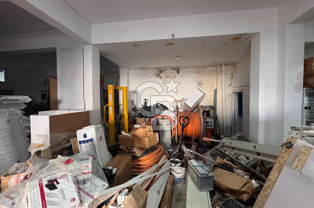 Ümraniye Çakmak Merkezi Konumda 190 m2 Yüksek Tavanlı Satılık Depo