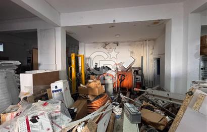 Ümraniye Çakmak Merkezi Konumda 190 m2 Yüksek Tavanlı Satılık Depo