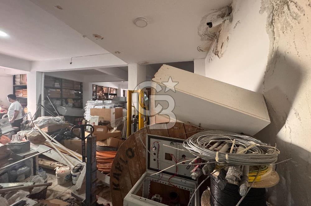 Ümraniye Çakmak Merkezi Konumda 190 m2 Yüksek Tavanlı Satılık Depo