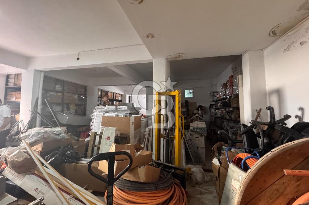 Ümraniye Çakmak Merkezi Konumda 190 m2 Yüksek Tavanlı Satılık Depo