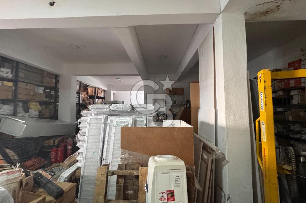 Ümraniye Çakmak Merkezi Konumda 190 m2 Yüksek Tavanlı Satılık Depo