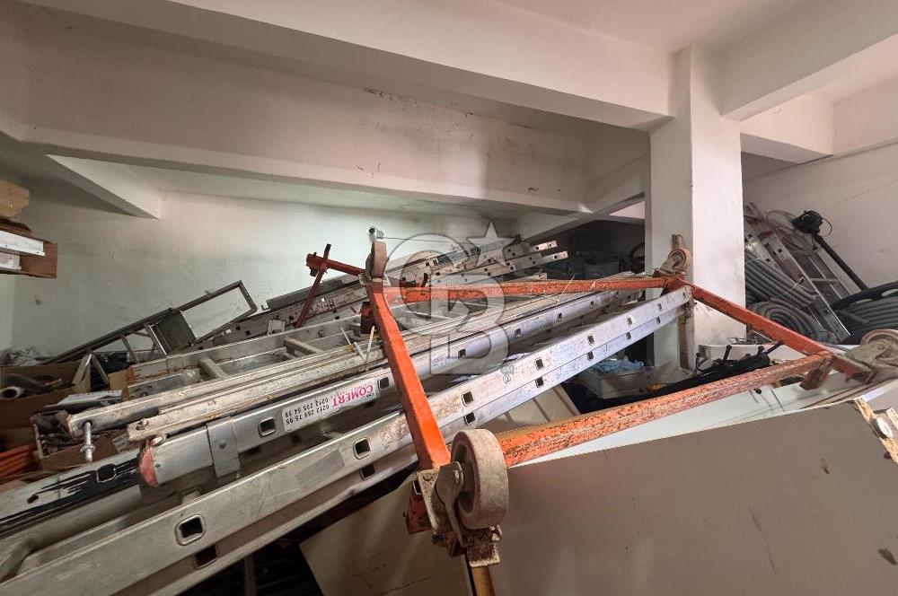 Ümraniye Çakmak Merkezi Konumda 190 m2 Yüksek Tavanlı Satılık Depo