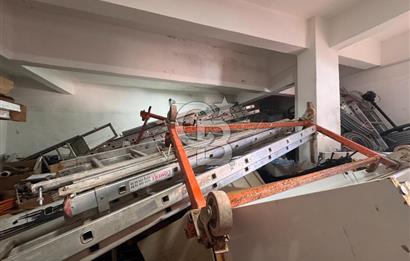 Ümraniye Çakmak Merkezi Konumda 190 m2 Yüksek Tavanlı Satılık Depo