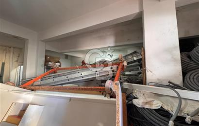 Ümraniye Çakmak Merkezi Konumda 190 m2 Yüksek Tavanlı Satılık Depo