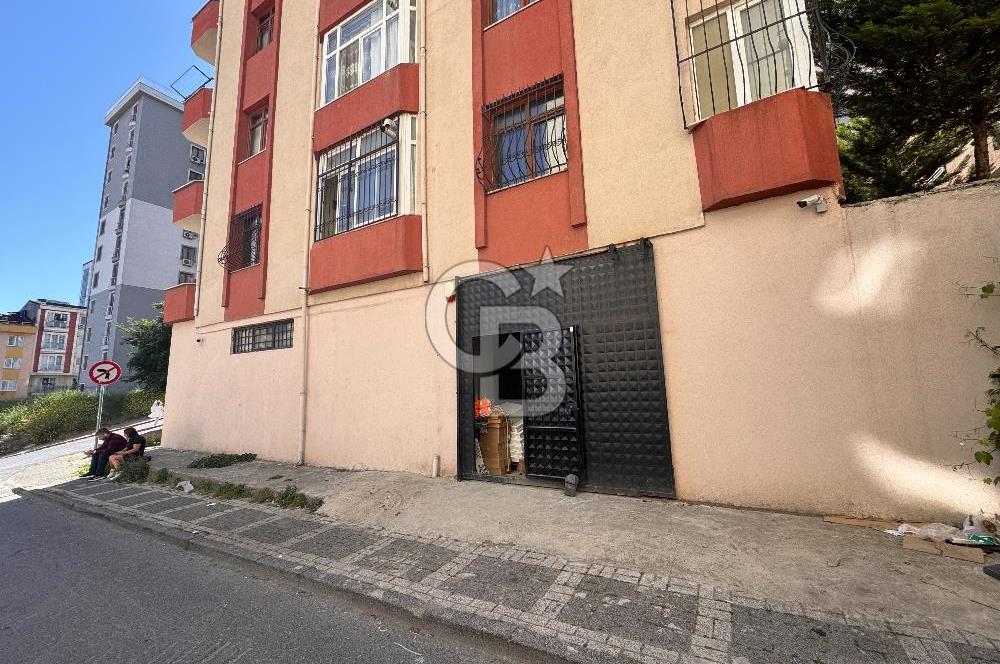 Ümraniye Çakmak Merkezi Konumda 190 m2 Yüksek Tavanlı Satılık Depo