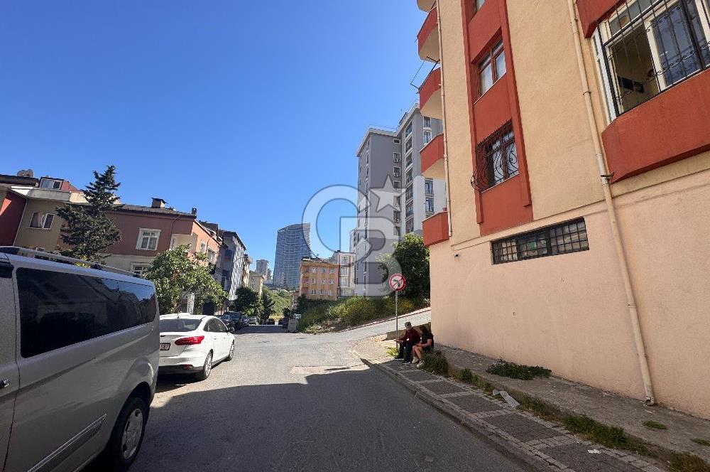 Ümraniye Çakmak Merkezi Konumda 190 m2 Yüksek Tavanlı Satılık Depo