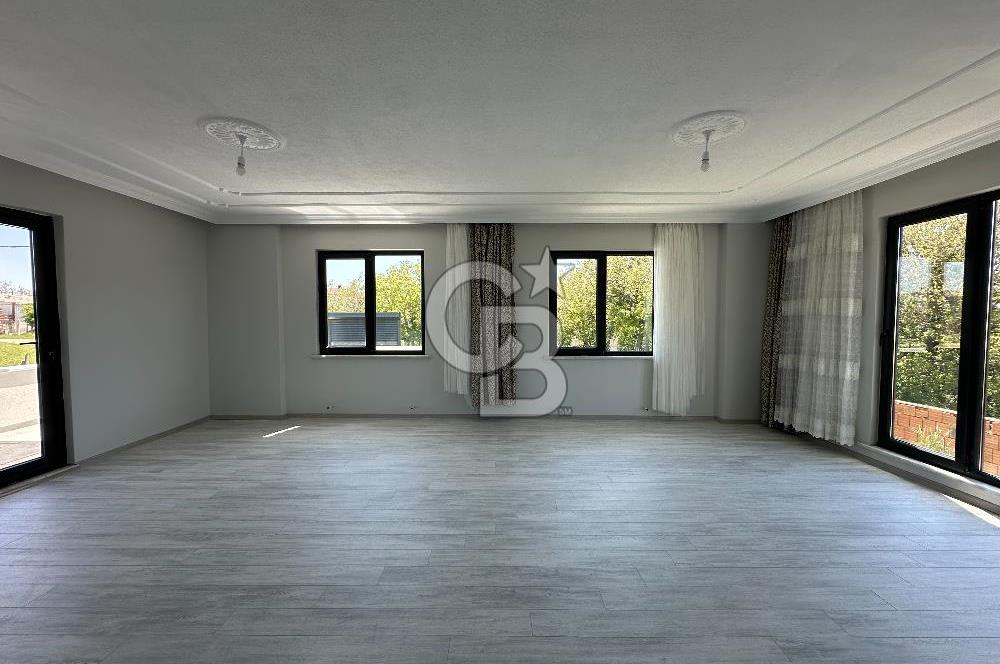 SİLİVRİ BÜYÜKÇAVUŞLU'DA SATILIK DOĞA MANZARALI 4+1 197 M² VİLLA