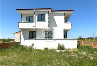 SİLİVRİ BÜYÜKÇAVUŞLU'DA SATILIK DOĞA MANZARALI 4+1 197 M² VİLLA