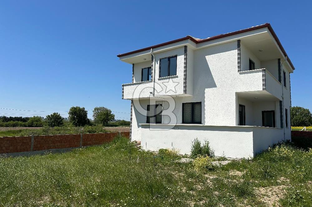 SİLİVRİ BÜYÜKÇAVUŞLU'DA SATILIK DOĞA MANZARALI 4+1 197 M² VİLLA