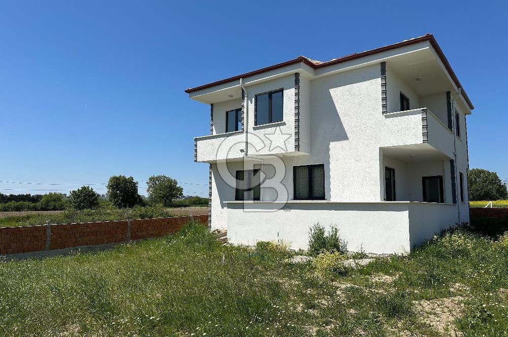 SİLİVRİ BÜYÜKÇAVUŞLU'DA SATILIK DOĞA MANZARALI 4+1 197 M² VİLLA