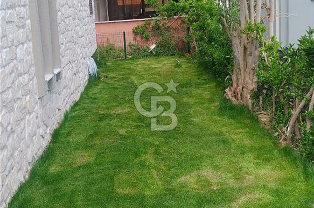 Urla Kalabak’ta Deniz Manzaralı, Bahçeli, 0 Tadilatlı 4+1 Villa
