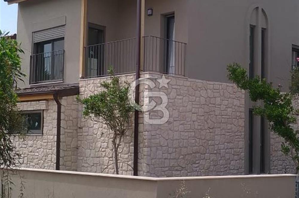 Urla Kalabak’ta Deniz Manzaralı, Bahçeli, 0 Tadilatlı 4+1 Villa