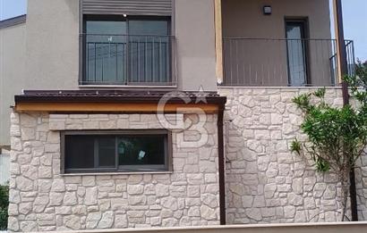 Urla Kalabak’ta Deniz Manzaralı, Bahçeli, 0 Tadilatlı 4+1 Villa