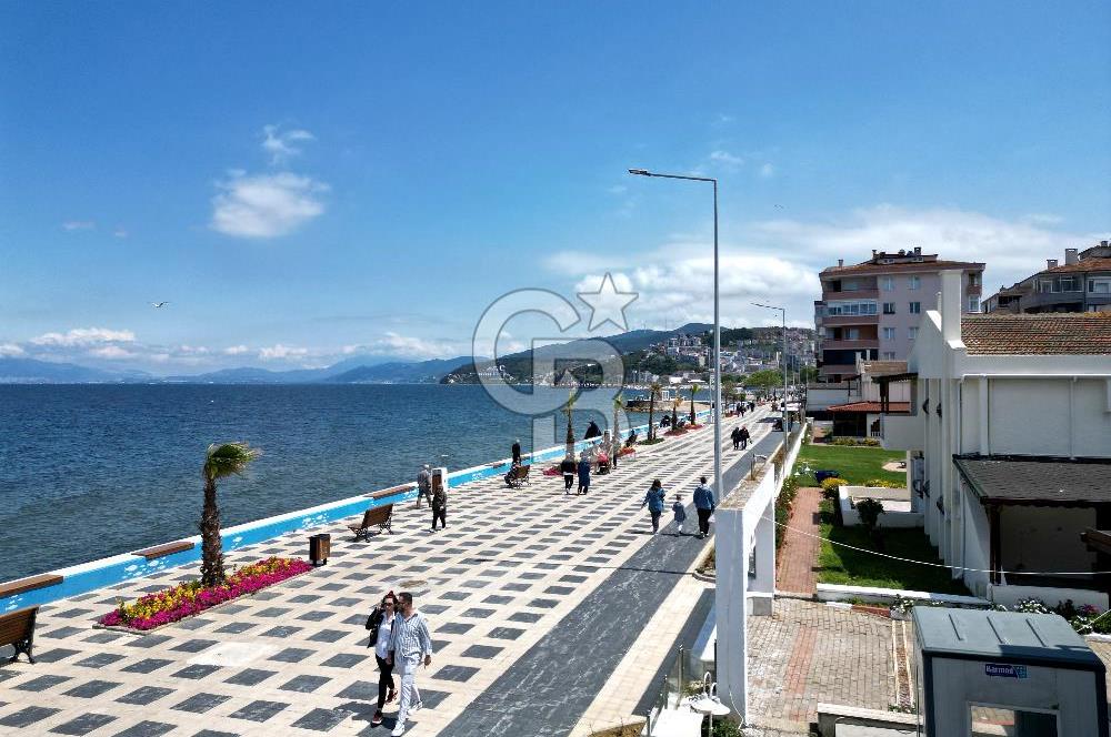 BURSA, MUDANYA BURGAZ'da DENİZE SIFIR KİRALIK VİLLA